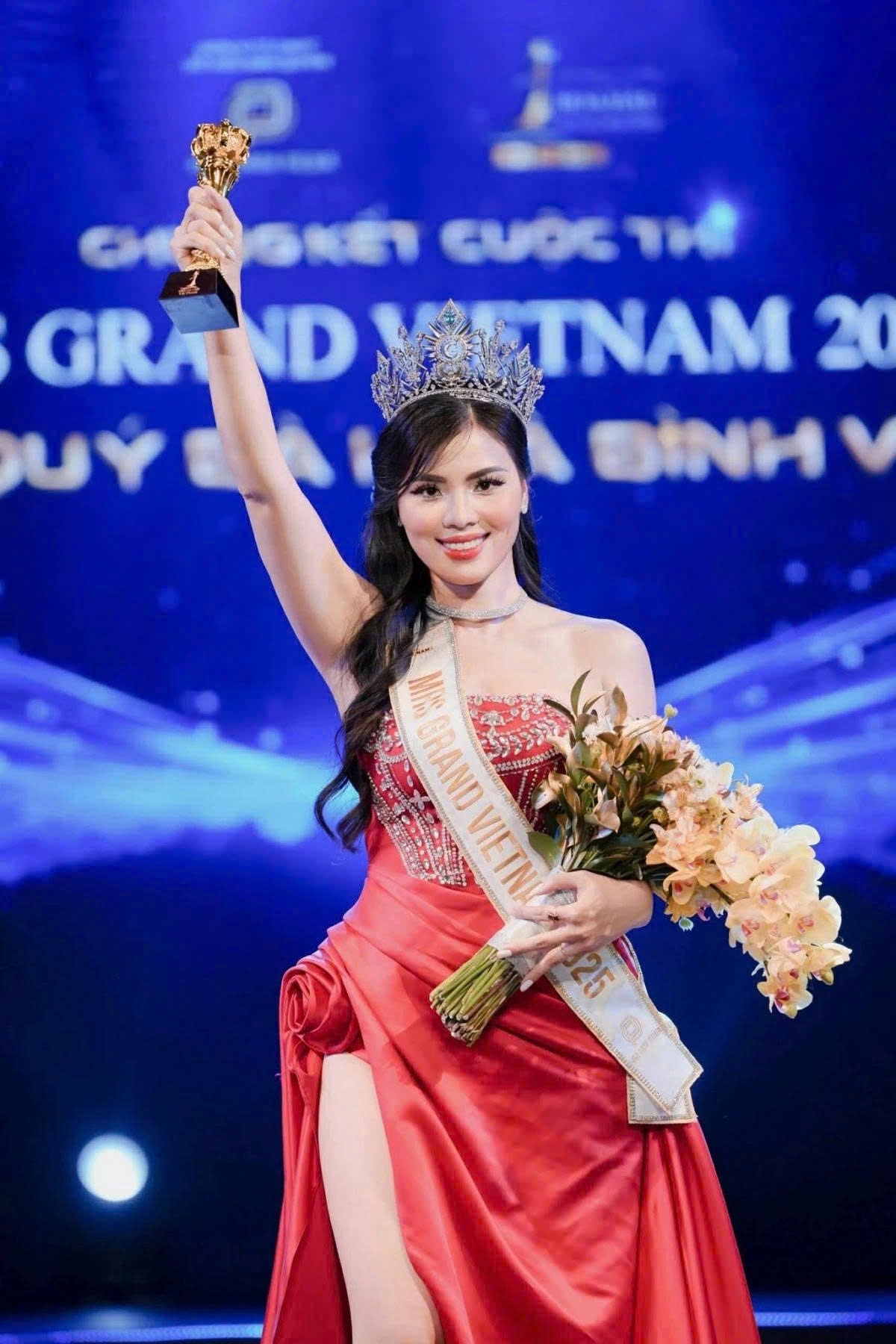Nguyen Thi Thua crowned Mrs Grand Vietnam 2025